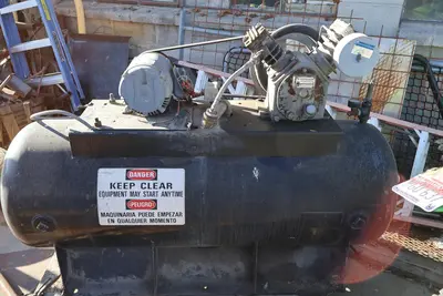 Used 1990 INGERSOLL RAND 242-5D T30 Lubricated Reciprocating Air Compressors Idaho US | MD Equipment Services LLC #1509523