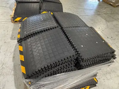 USED 2ND SHIFT LOT OF 400 FLOOR TILES, COMBINATION OF CENTERS AND EDGE PIECES.