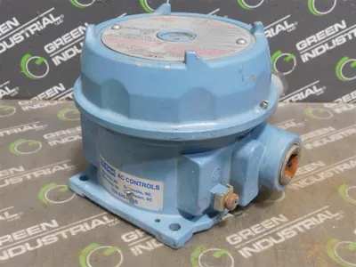 United Electric J120-376 9852 Pressure Switch 15A 480VAC 500 PSI MWP Used
