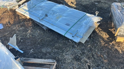 GALVANIZED CORRUGATED STEEL SHEET Few Damaged