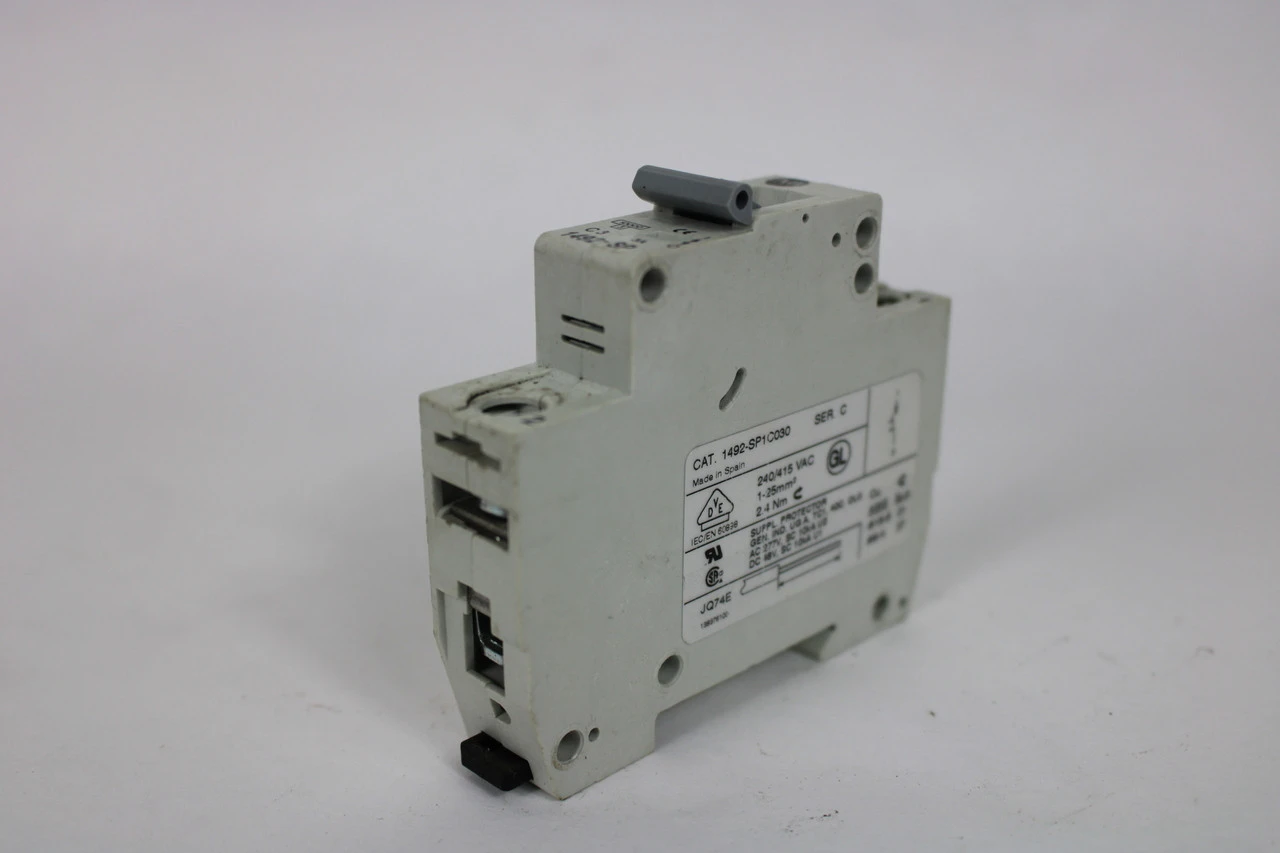 USED ALLEN BRADLEY 1492-SP1C030