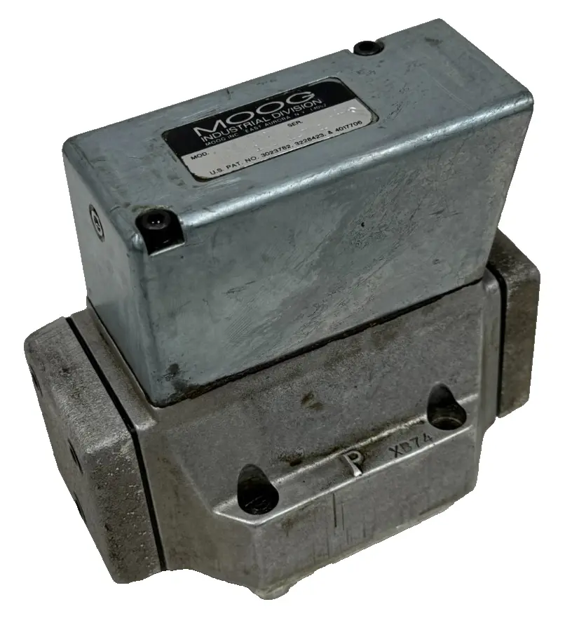 USED MOOG 62-307A SERVO VALVE 189-127F1