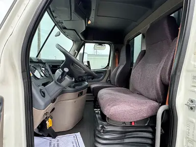 Used 2018 FREIGHTLINER CASCADIA Conventional trucks Florida US | Truck and Van Outlet #1509230