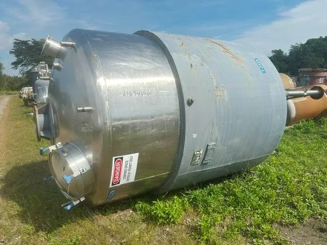 Used PROCESS ENGINEERING 1,900 GALLON Stainless Steel Tanks New Jersey US | Perry Equipment #122860