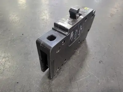 NEW SQUARE D EDB16015