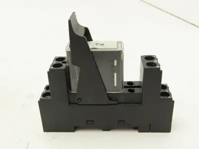 Elesta SGR282 Socket Relay With Base 24VDC 8A Lot Of 12