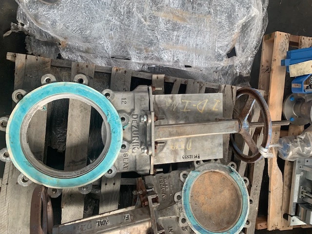 Dezurik 12" -150 Knife Gate Valve Hand Wheel Operated