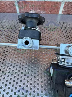 USED 3 ITT PURE FLO .5-316L- RA20MAX 4 WAY DIAPHRAGM VALVE W/ 1/2" SANITARY FITTING