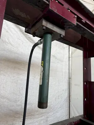 10 TON SPX H-FRAME HYDRAULIC SHOP PRESS. STOCK # 1165323