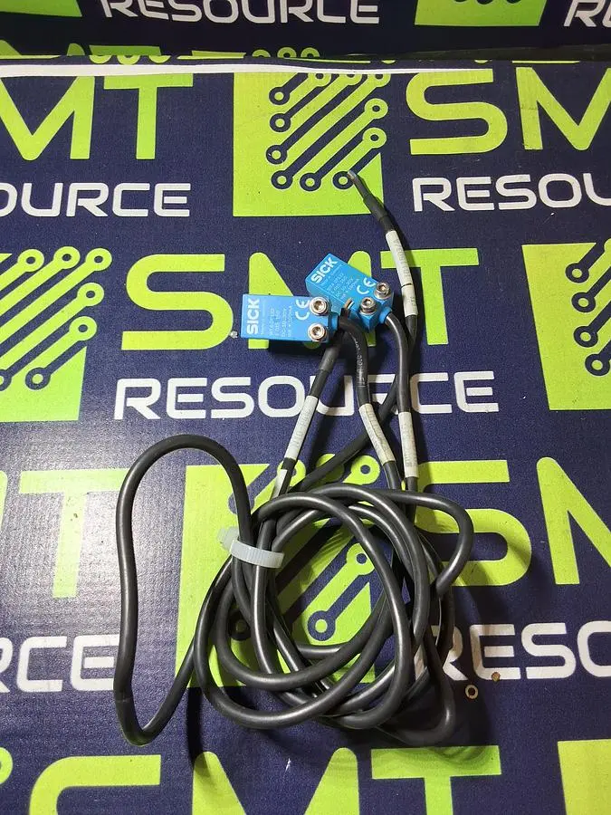 SICK WT4-2P132 PHOTOELETRIC PROXIMITY SENSOR - LOT OF 2 -