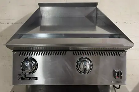 Used _UNKNOWN_ 824TSCHSA Commercial Flat Top Griddles Michigan US | Grocery Equipment Sales #1069343