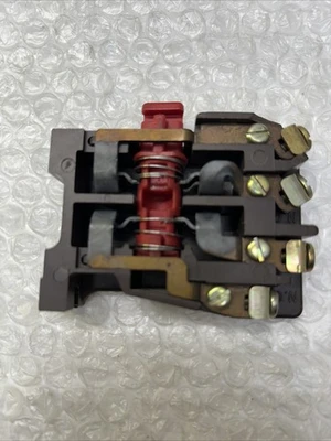 **New  Other Auxiliary Contact DC Pilot Duty 10A 14-226-593-009 AC600V Max #