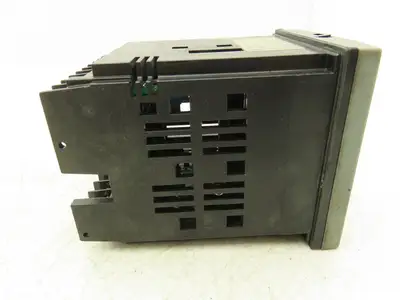 Honeywell UDC2500 Digital Temperature Controller DC2500-E0-0L00-200-10000-E0-0