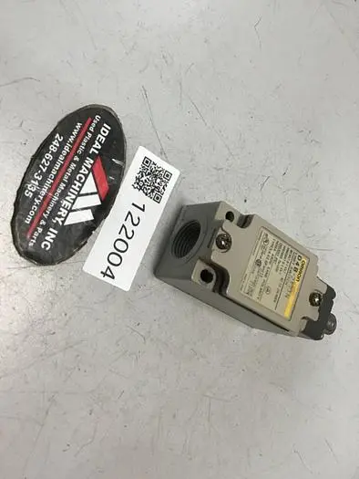 USED OMRON D4B-2171N
