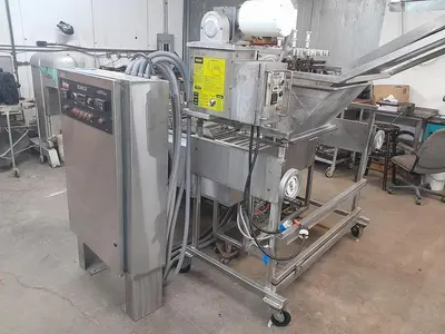 USED BELSHAW CENTRY DD200 / C300 GAS AUTOMATIC CAKE DONUT FRYER LINE
