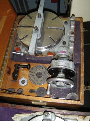 Moore 11" Horizontal/Vertical Rotary Table w/Dial Handle