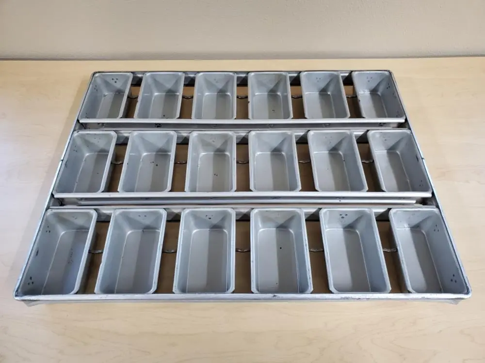6-Strap Bread Loaf Pan