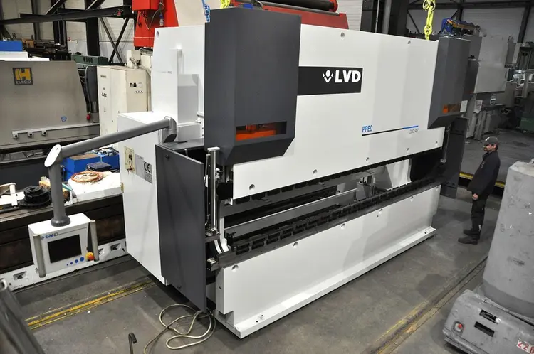 Used LVD PPEC 220 TON X 4200 MM CNC Press Brakes | Apt International N.V #372991