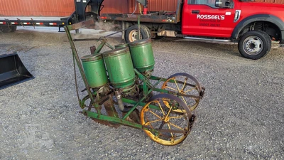 USED JOHN DEERE 246