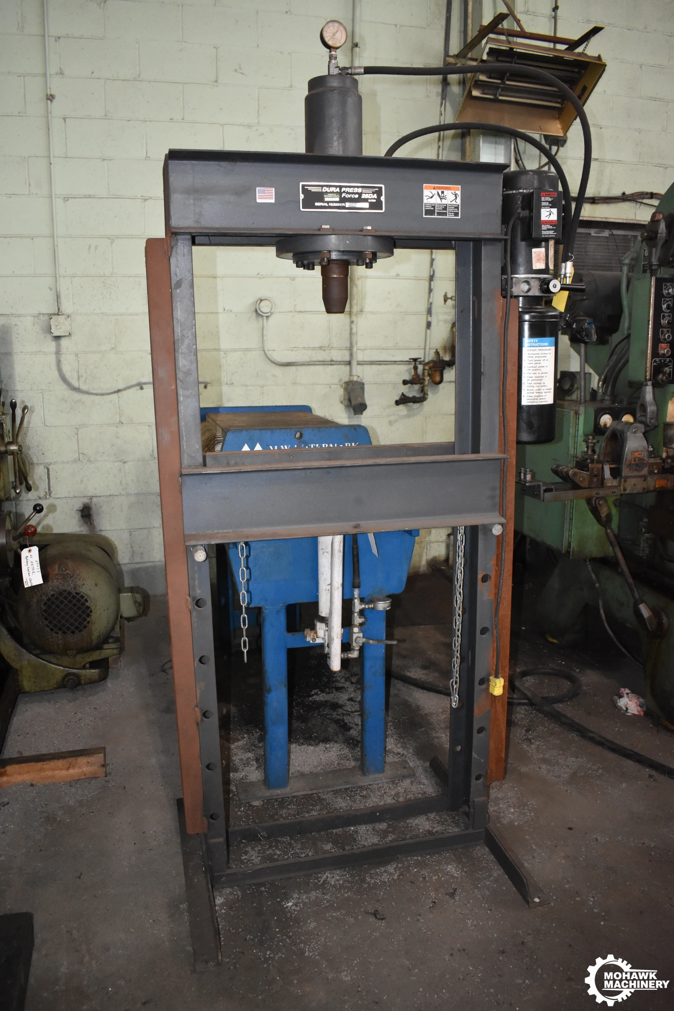 25 TON DAKE DURA-PRESS "FORCE 25DA" HAND-OPERATED H-FRAME HYDRAULIC SHOP PRESS w/SINGLE PHASE ELECTRICS