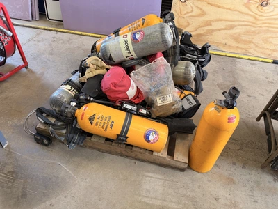 Used PALLET OF SCOTT AIR PAKS AND HARNESSES _UNKNOWN_ Respirators / Ventilators Michigan US | Miedema Asset Management Group #1395962