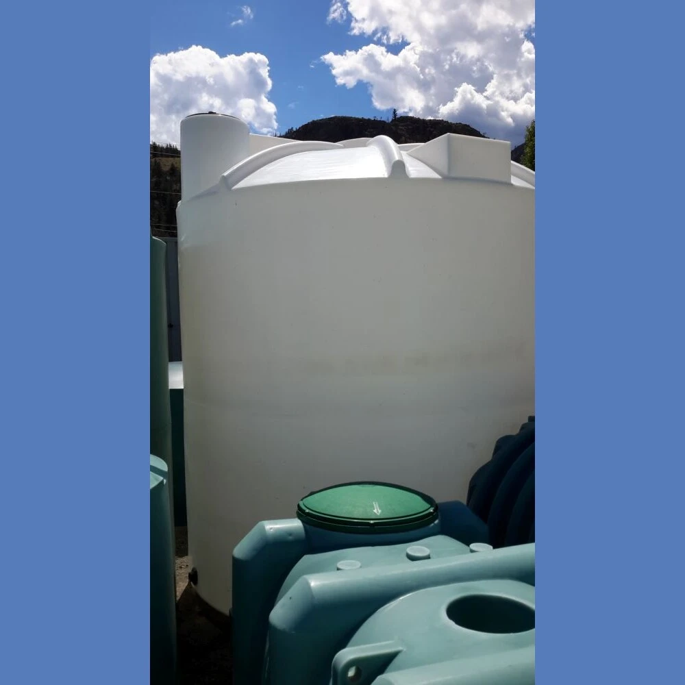 Vertical 5,600 Gallon Polyethylene Tank