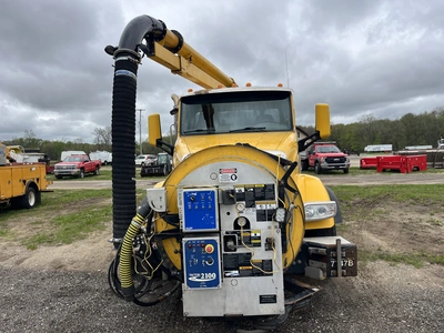 USED 2017 PETERBILT 567 6X4