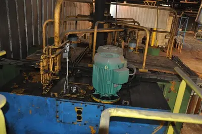 USED BECKER PANEL PRESS 650 TON