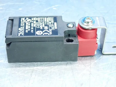 NEW OMRON D4NH4CBC