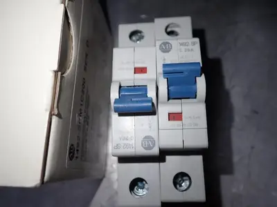 USED ALLEN BRADLEY 1492SPM1C200