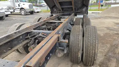 USED 2013 PETERBILT 386