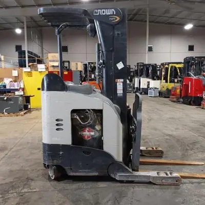 USED 2016 CROWN RR5725-45