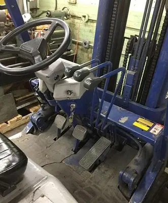 2956-560 KOMATSU 5000LB CAPACITY RIDE ON FORK LIFT TRUCK MODEL 25