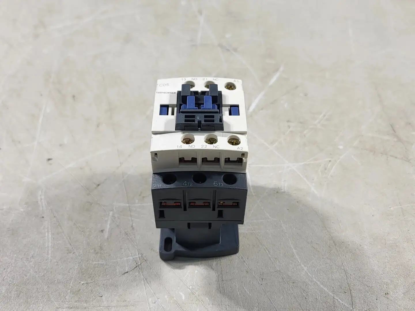 32 Amp, 3 Pole, 2 NO + 2 NC, 115 VAC Coil Contactor C05F7