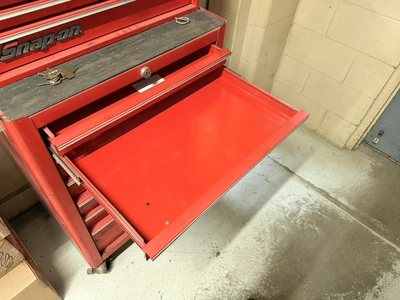 Used SNAP-ON 3 TOOL BOX SET INCLUDES ROLL AROUND, AND 2 ADDITIONAL STACKED TOOL BOXES. Tool Box Michigan US | Miedema Asset Management Group #1353219