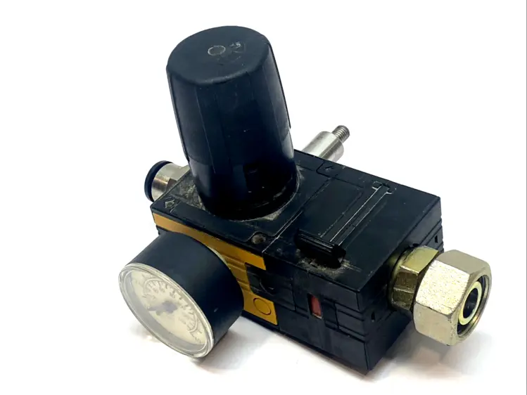 Used Knapp w/Gauge Modular Unit Push In Outlet Fitting Air Pressure Regulators Michigan US | Maverick Industrial Sales #1394283