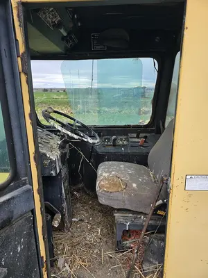 USED NEW HOLLAND 1075