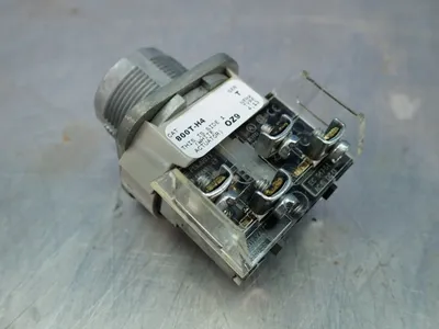 NEW ALLEN BRADLEY 800TH4A