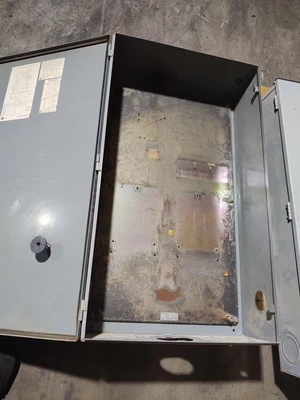 Allen Bradley 40 x 23 x 9 Enclosure 4PW 530-SAB 150hp Motor Starter Cabinet