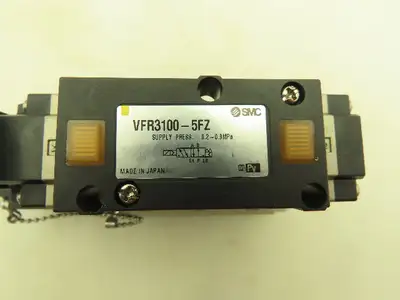 SMC VFS3100-5FZ  24VDC Single Solenoid Valve 5-Port Manifold Base  LOT OF  2