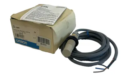 NEW OMRON E2K-X8ME1 CAPACITIVE PROXIITY SWITCH 12-24 VDC E2KX8ME1