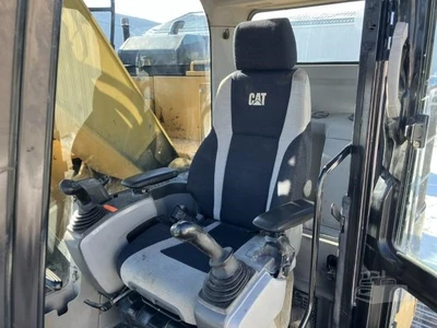 Used 2017 CATERPILLAR 325FLCR Crawler Excavators New York US | Beck Equipment #1509283