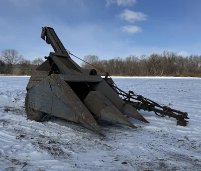 NEW IDEA 325 Harvesting Equipment | Iron Listing (2)