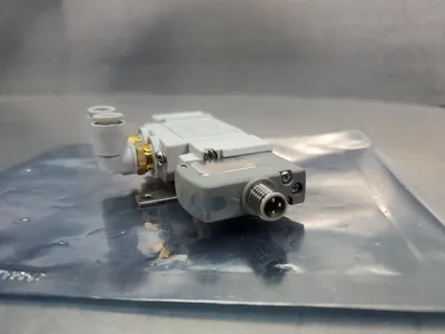 SMC SY5120-5W0Z-01T-F2 SOLENOID VALVE 0.15-0.7MPA. 6-E1
