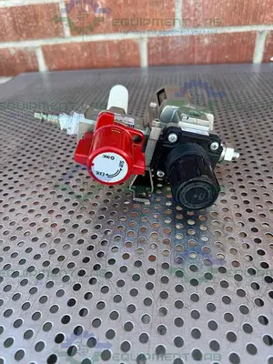 USED SMC AW40-N04-Z FILTER REGULATOR 7-125 PSI W/ SMC VHS40-N04-RZ PRESSURE VALVE