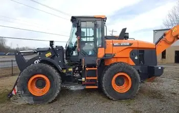 USED 2023 Develon DL250-7