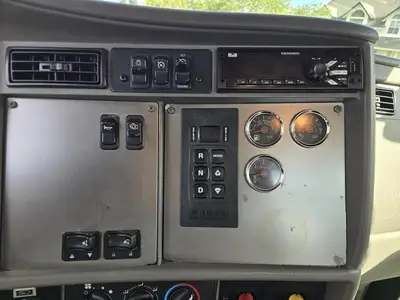 USED 2014 KENWORTH T370