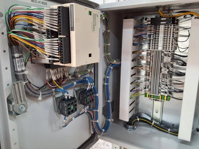 IAI RCS2-SS8R ROBOTIC SCREW DRIVING STATION WITH CAGE