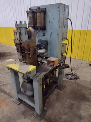 BTM CORPORATION TOG-L-LOC CORNER NOTCHER: YOBRO #25120