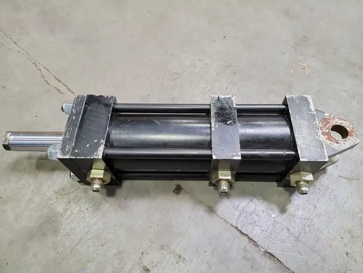 Used ROYAL ELECTRIC H32NMC4+1C1D2A1A-2018 Parts (Hydraulics and Pneumatics) British Columbia CA | Lenmark #266369